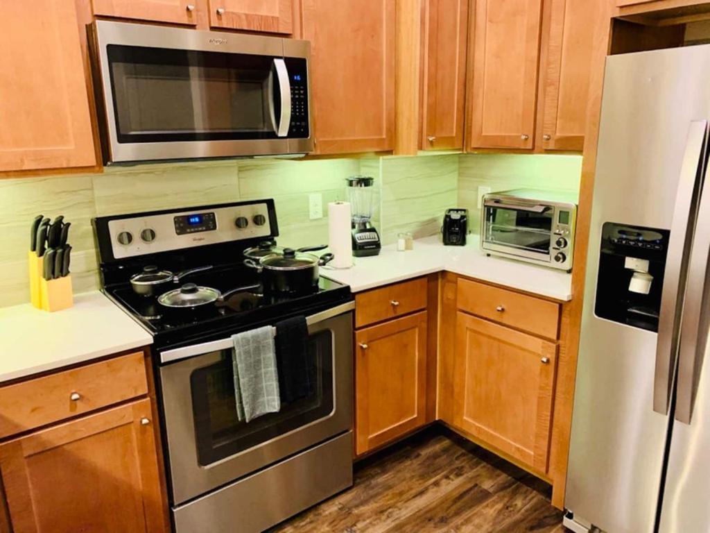 Downtown Apt Free Parking - Pool - Gym - Fully Kitchen Х'юстон Екстер'єр фото