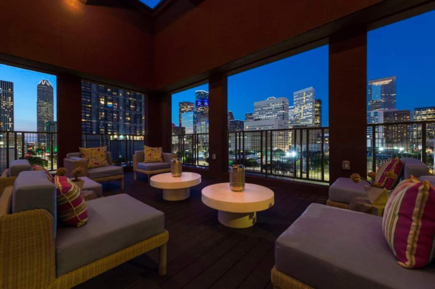 Downtown Apt Free Parking - Pool - Gym - Fully Kitchen Х'юстон Екстер'єр фото